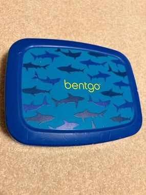 Bentgo Blue Shark-Print Portable lunch box